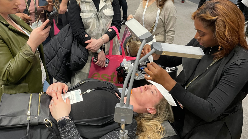Elleebana Lash & Brow Certification Indiana training. Master trainer is doing lash lift during certification course. Hands-on lash and brow training at Volumabeauty