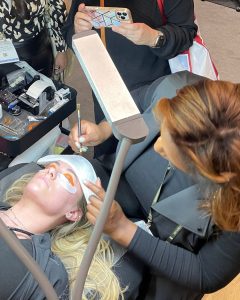 elleebana lash & brow hands-on training by volumabeauty